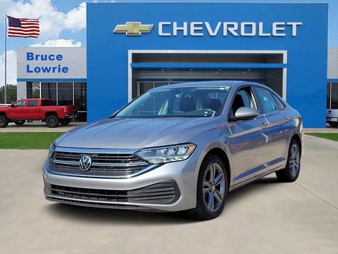 Used 2024 Volkswagen Jetta SE FWD image 1