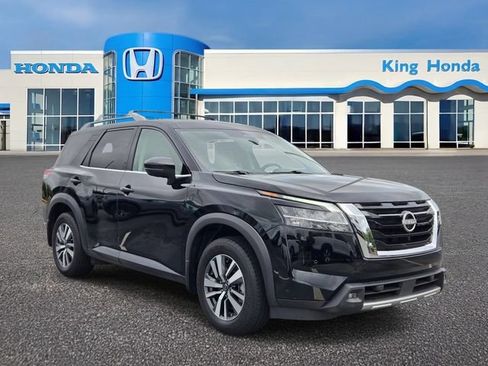 Used 2024 Nissan Pathfinder SL w/ Cargo Package FWD image 5