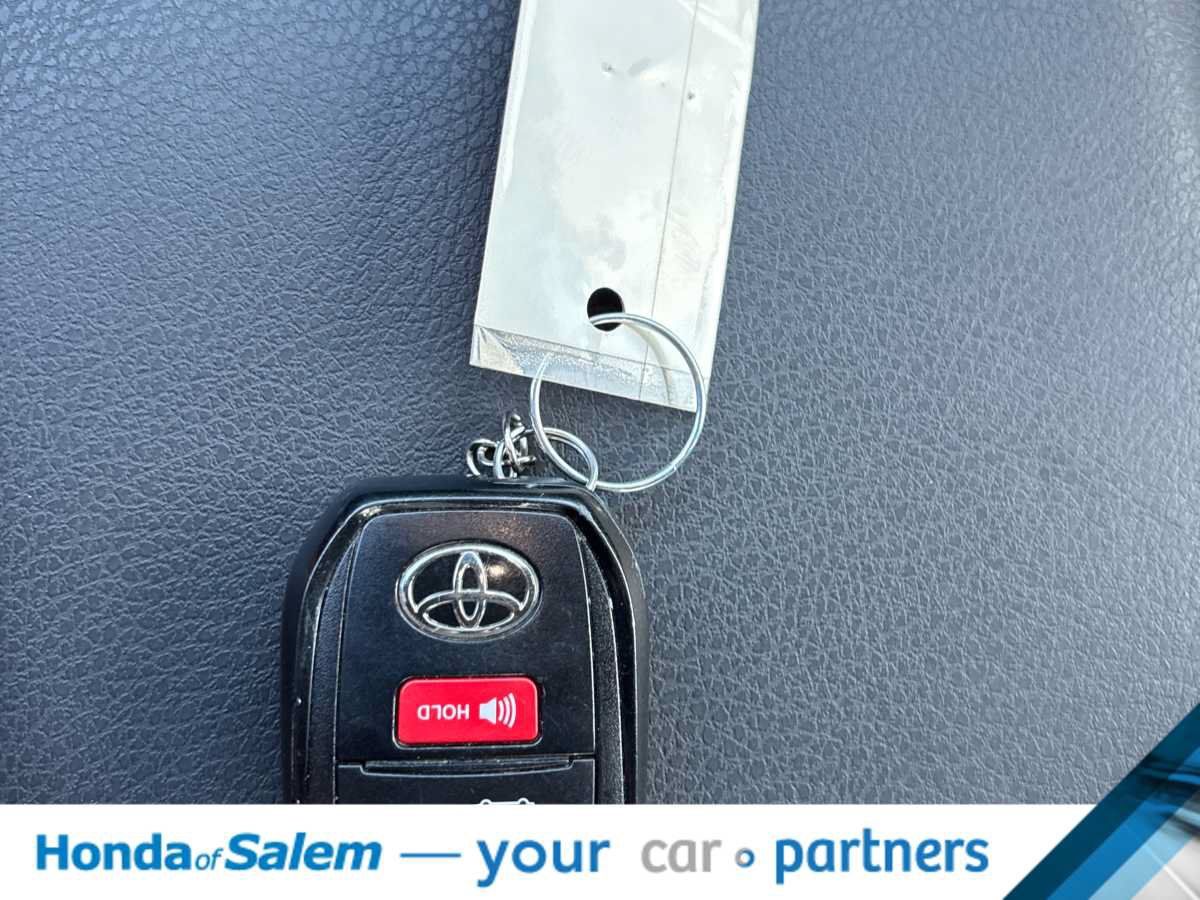 Used 2025 Toyota Camry SE FWD image 20