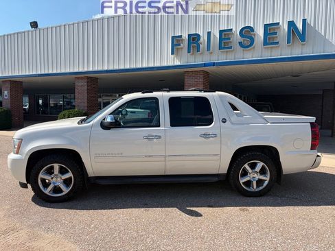 Used 2013 Chevrolet Avalanche LTZ AWD/4WD image 2