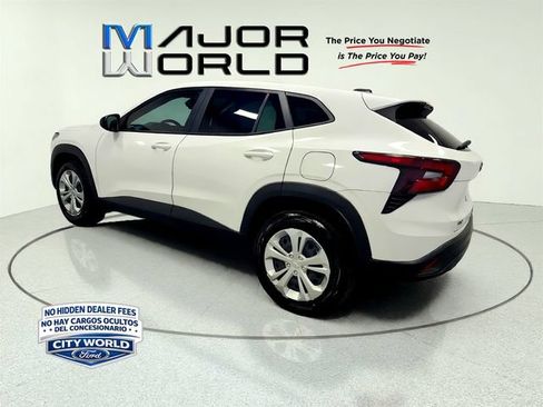 Used 2025 Chevrolet Trax LS FWD image 5