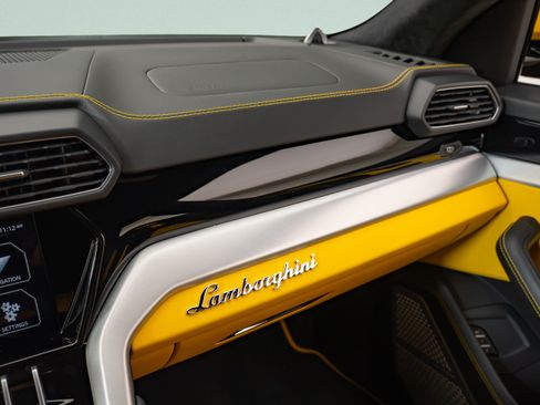 Used 2022 Lamborghini Urus AWD/4WD image 14