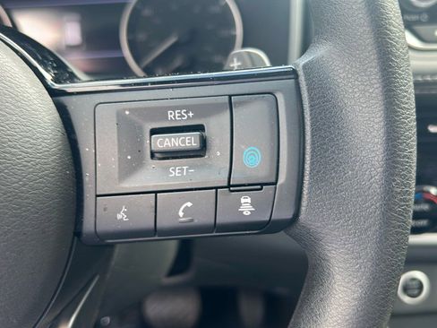 Used 2023 Nissan Rogue SV image 18