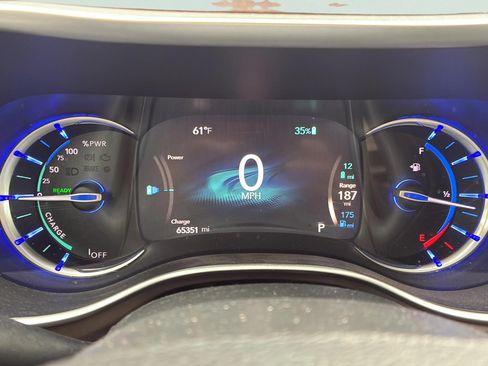 Used 2018 Chrysler Pacifica Touring-L FWD image 28