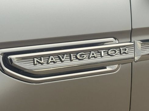 Used 2023 Lincoln Navigator Black Label AWD/4WD image 10