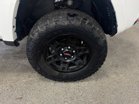 Used 2020 Toyota 4Runner TRD Off-Road Premium w/ Moonroof Package AWD/4WD image 25