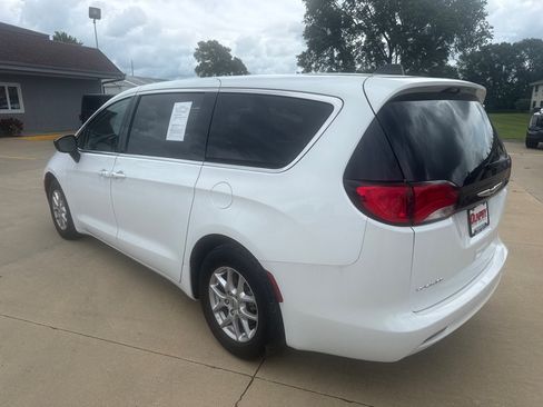 Used 2024 Chrysler Voyager LX FWD image 3