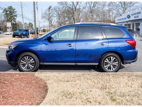 Used 2019 Nissan Pathfinder SV image 3