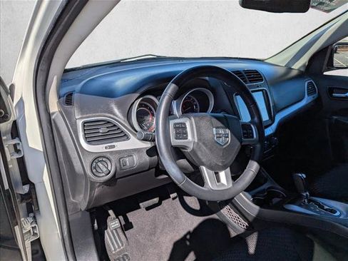 Used 2019 Dodge Journey SE image 12