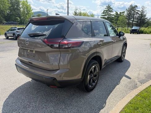 Used 2025 Nissan Rogue SV AWD/4WD image 5