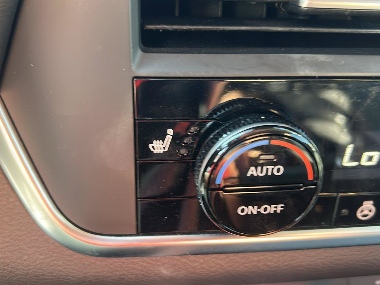 Used 2023 Nissan Rogue SV w/ SV Premium B Package FWD image 23
