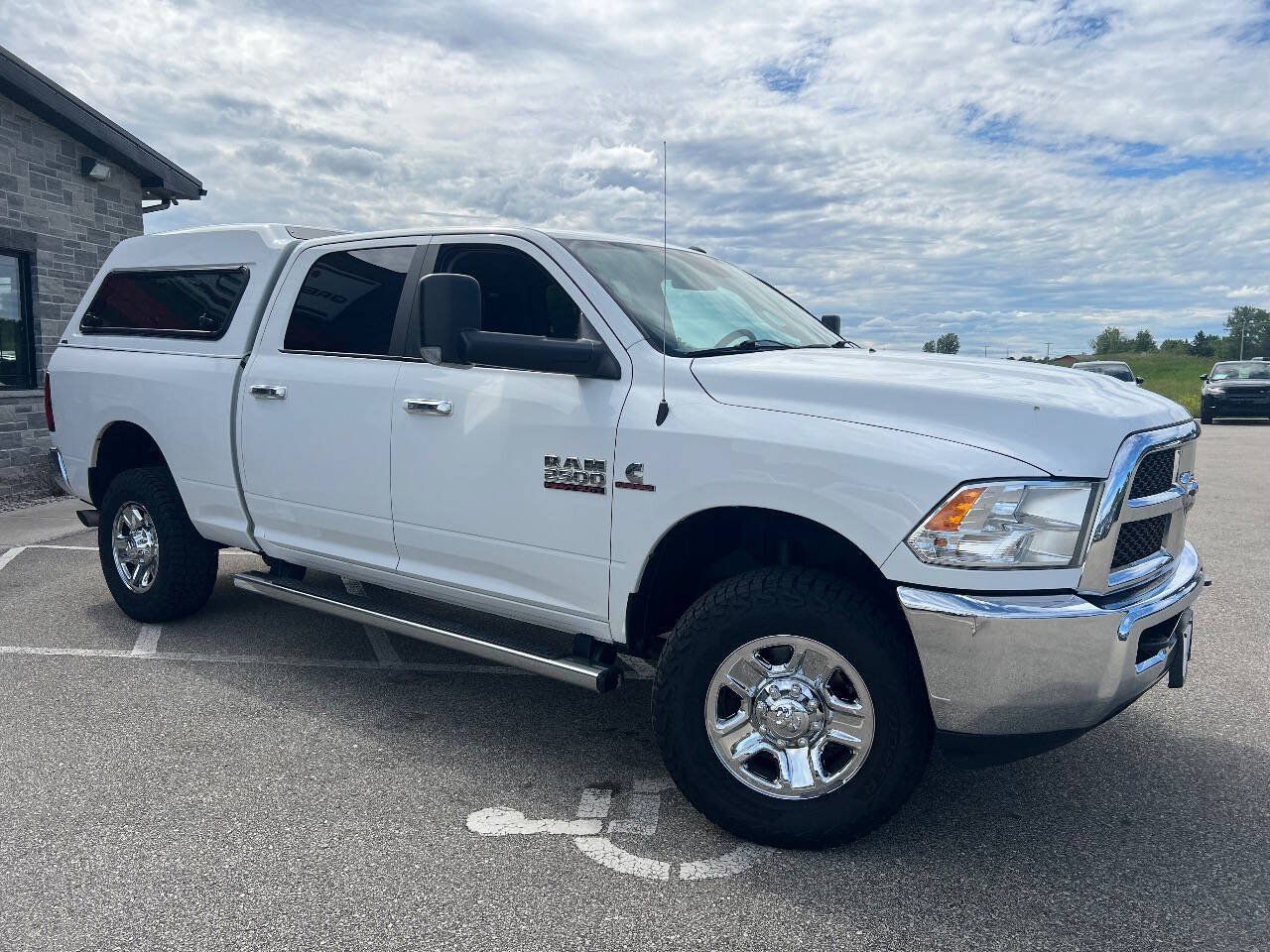Used 2018 RAM 2500 SLT AWD/4WD image 3