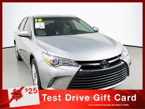 Used 2016 Toyota Camry LE image 1
