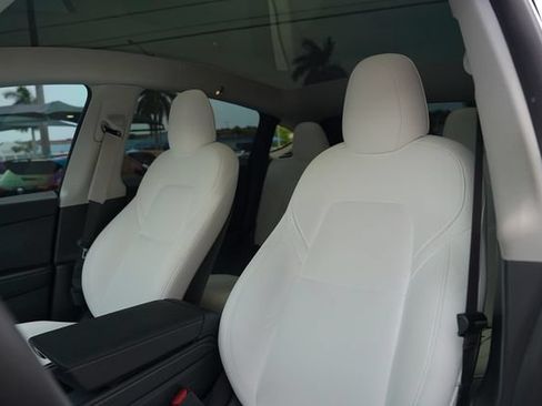Used 2022 Tesla Model Y Long Range AWD/4WD image 10
