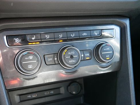 Used 2021 Volkswagen Tiguan SE w/ Panoramic Sunroof Package image 23