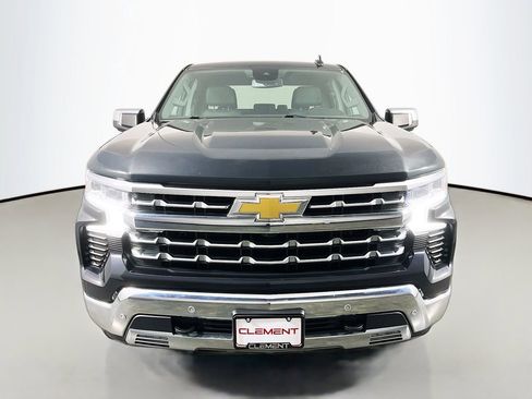 Used 2022 Chevrolet Silverado 1500 LTZ w/ Z71 Off-Road Package AWD/4WD image 3