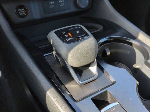 Used 2025 Nissan Rogue S image 11