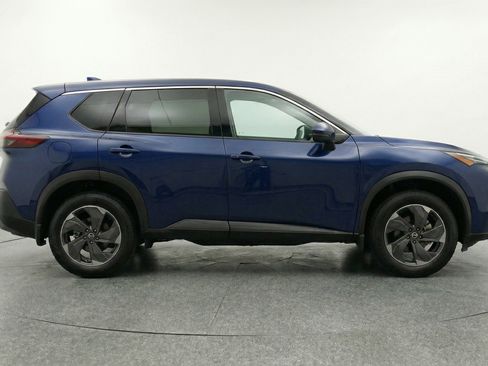 Used 2025 Nissan Rogue SV image 11