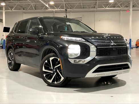 Used 2024 Mitsubishi Outlander SE AWD/4WD image 2