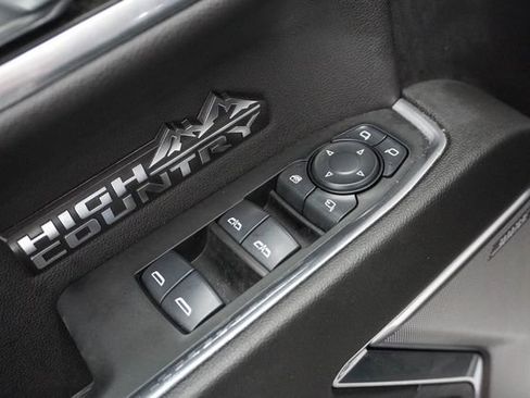 Used 2024 Chevrolet Silverado 1500 High Country w/ High Country Premium Package AWD/4WD image 9