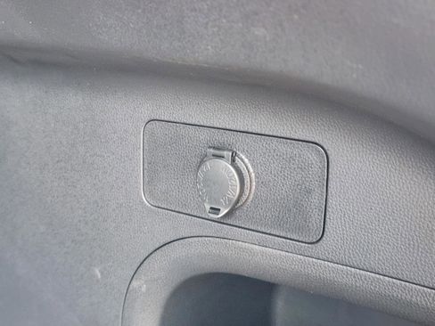 Used 2025 Toyota RAV4 XLE AWD/4WD image 29
