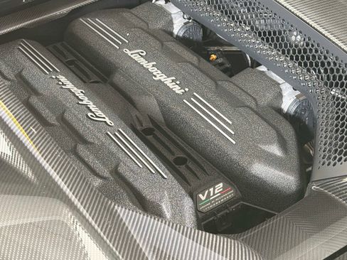 Used 2025 Lamborghini Revuelto AWD/4WD image 29