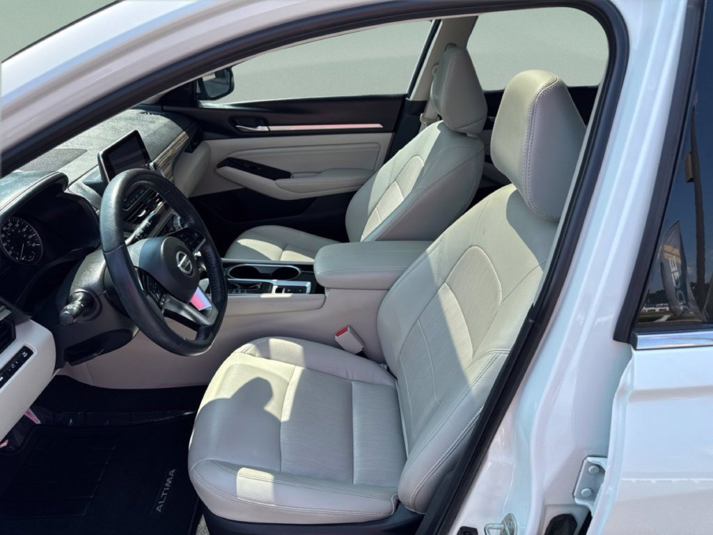 Used 2020 Nissan Altima 2.0 Platinum FWD image 10