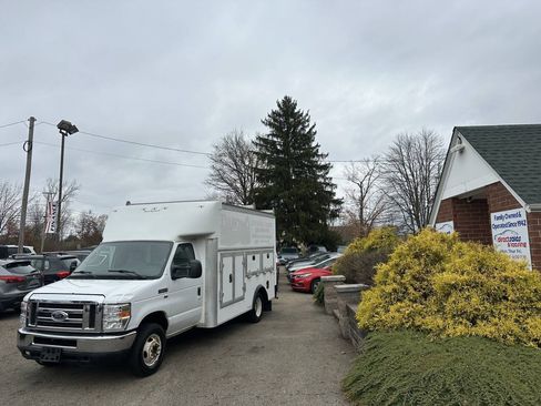 Used 2016 Ford E-350 and Econoline 350 Super Duty w/ Power Windows & Locks Group RWD image 1