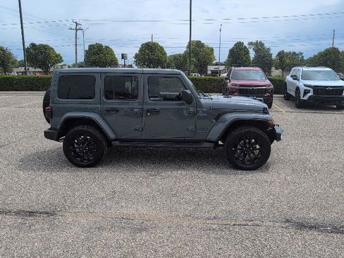 Used 2025 Jeep Wrangler Unlimited Sahara w/ Safety Group AWD/4WD image 17