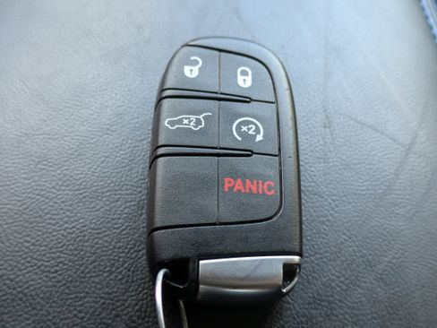 Used 2018 Jeep Grand Cherokee Laredo image 33