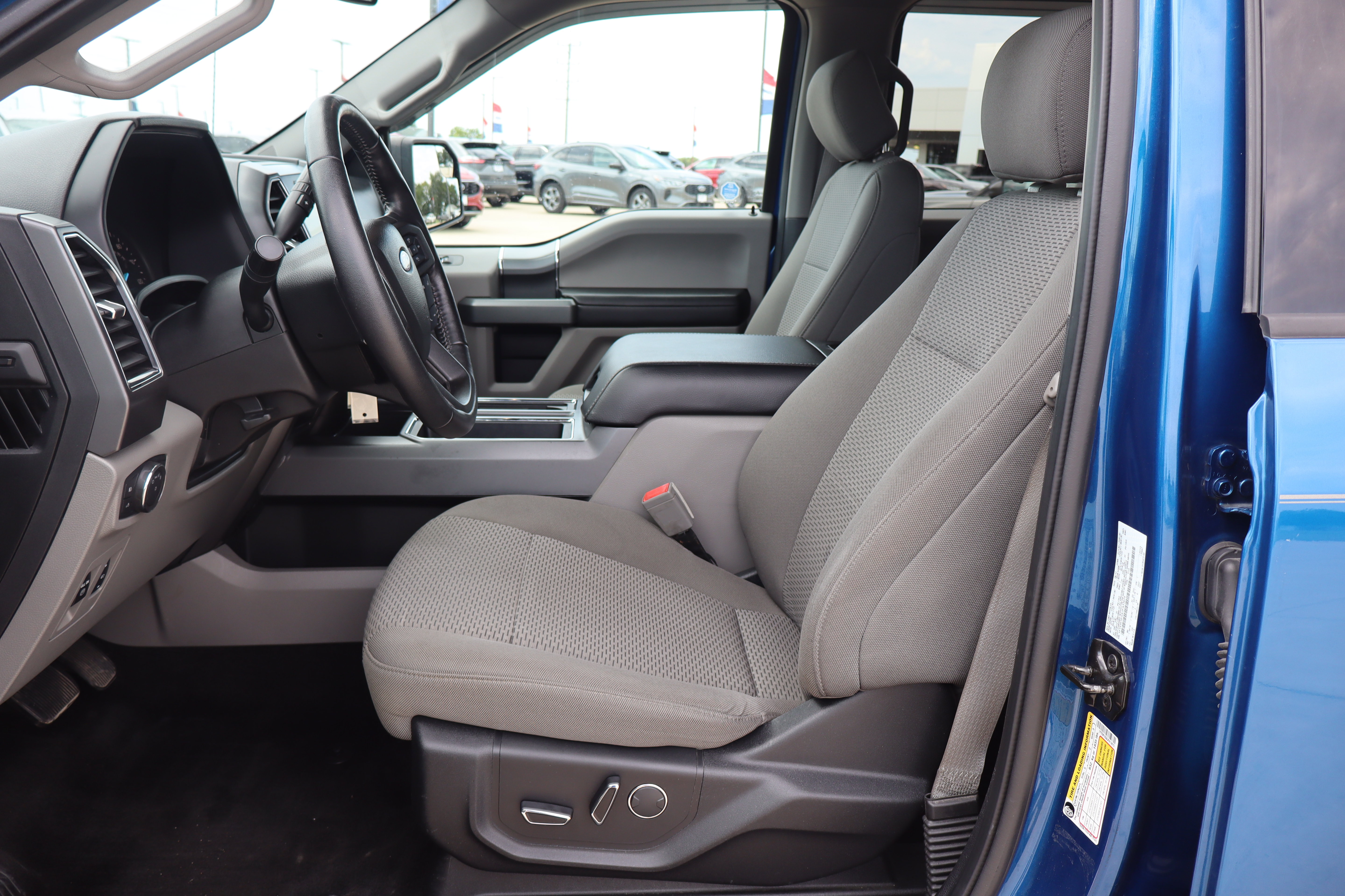 Used 2018 Ford F150 XLT w/ Equipment Group 302A Luxury AWD/4WD image 9