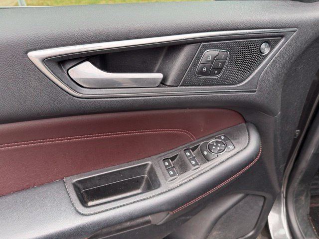 Used 2020 Ford Edge Titanium w/ Equipment Group 301A FWD image 6