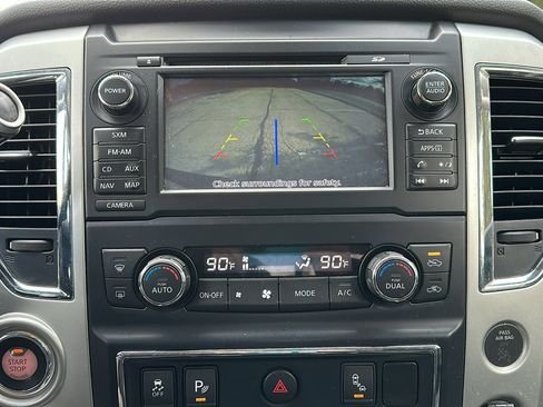 Used 2018 Nissan Titan SV w/ SV Convenience Package image 20