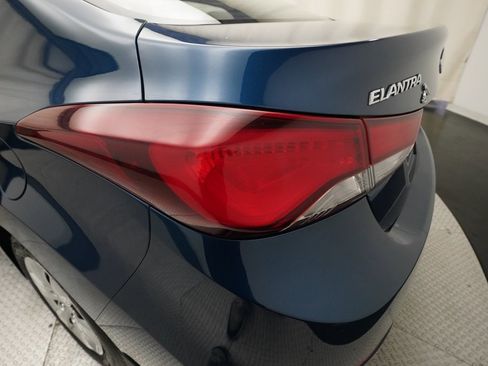 Used 2016 Hyundai Elantra SE image 29