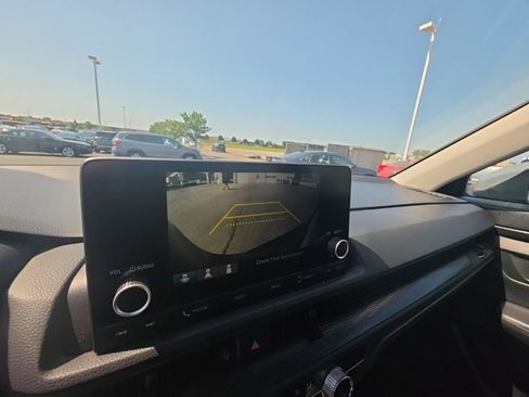 Used 2025 Honda CR-V LX image 19
