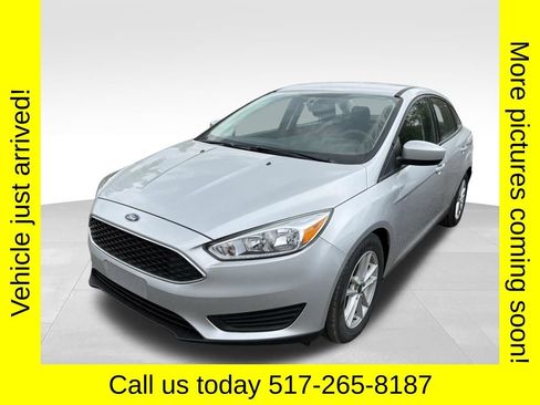 Used 2018 Ford Focus SE FWD image 2