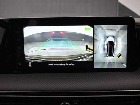 Used 2025 Nissan Kicks SR FWD image 30