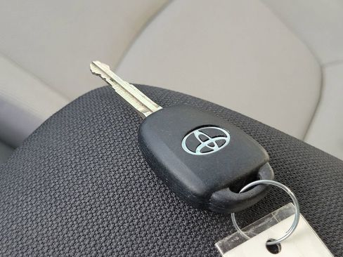 Used 2025 Toyota Corolla Cross L FWD image 32