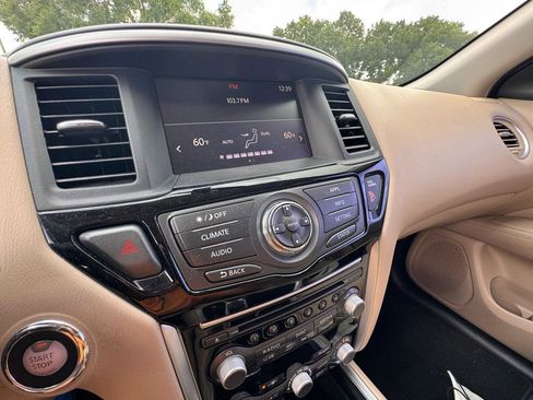 Used 2018 Nissan Pathfinder SV FWD image 30