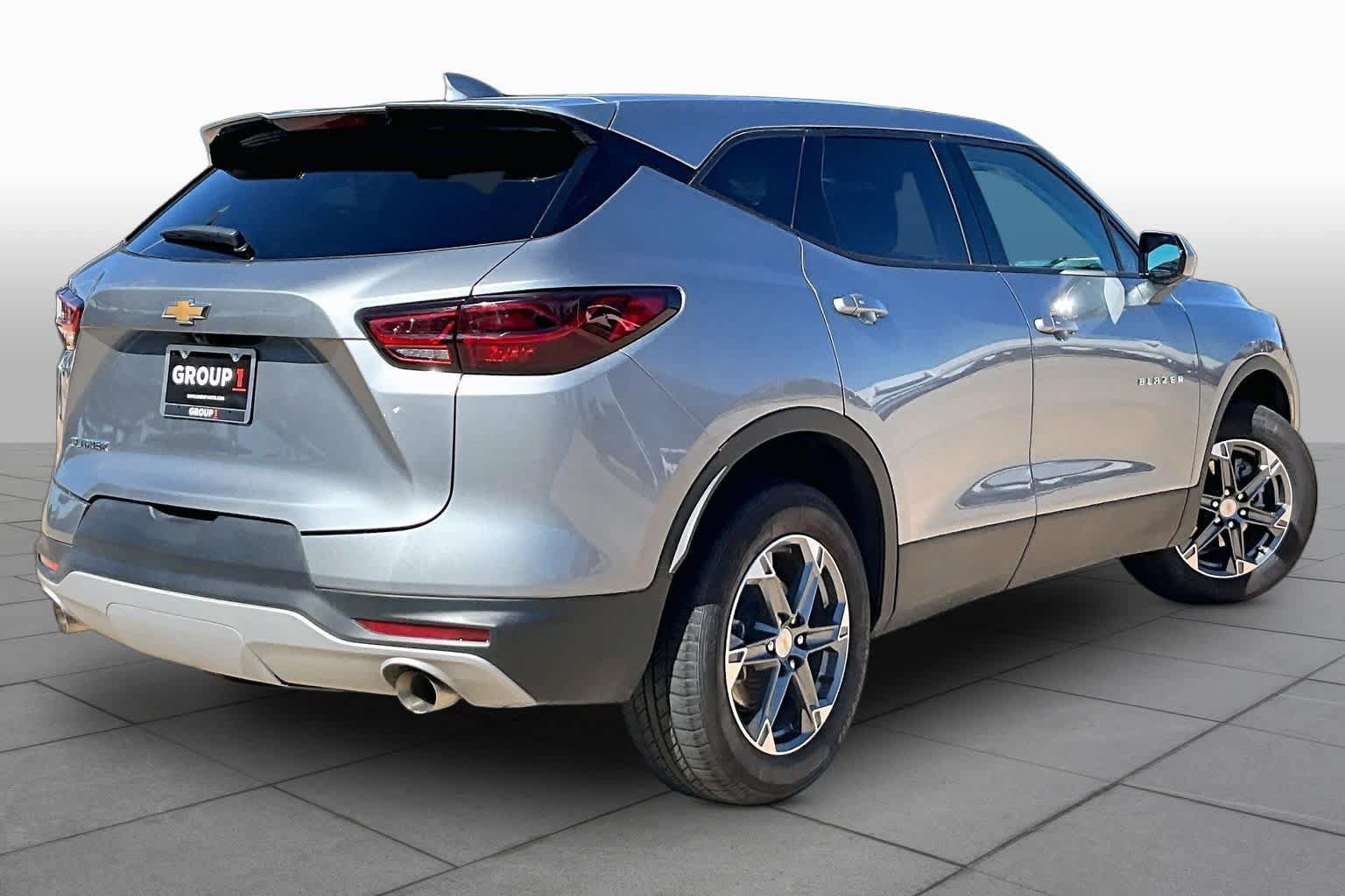 Used 2025 Chevrolet Blazer LT FWD image 13