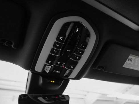 Certified 2026 Porsche Macan AWD/4WD image 34
