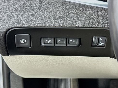 Certified 2024 Buick Enclave Avenir w/ Avenir Technology Package image 10