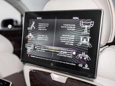 Used 2025 Bentley Bentayga Extended Wheelbase image 28