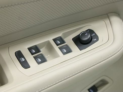 New 2026 Volkswagen Atlas SE FWD image 33