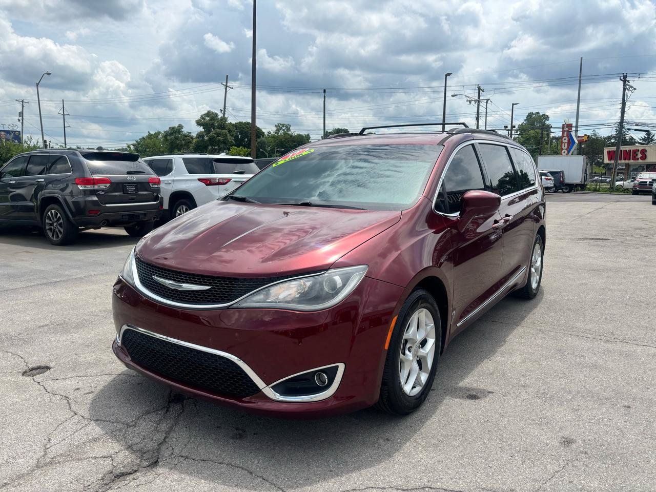 Used 2017 Chrysler Pacifica Touring-L w/ Tire & Wheel Group FWD image 7