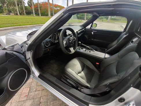 Used 2006 MAZDA MX-5 Miata Grand Touring RWD image 38