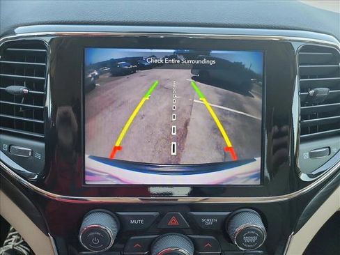 Used 2022 Jeep Grand Cherokee Laredo E image 23