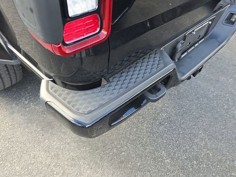 Used 2023 Jeep Gladiator Overland image 10