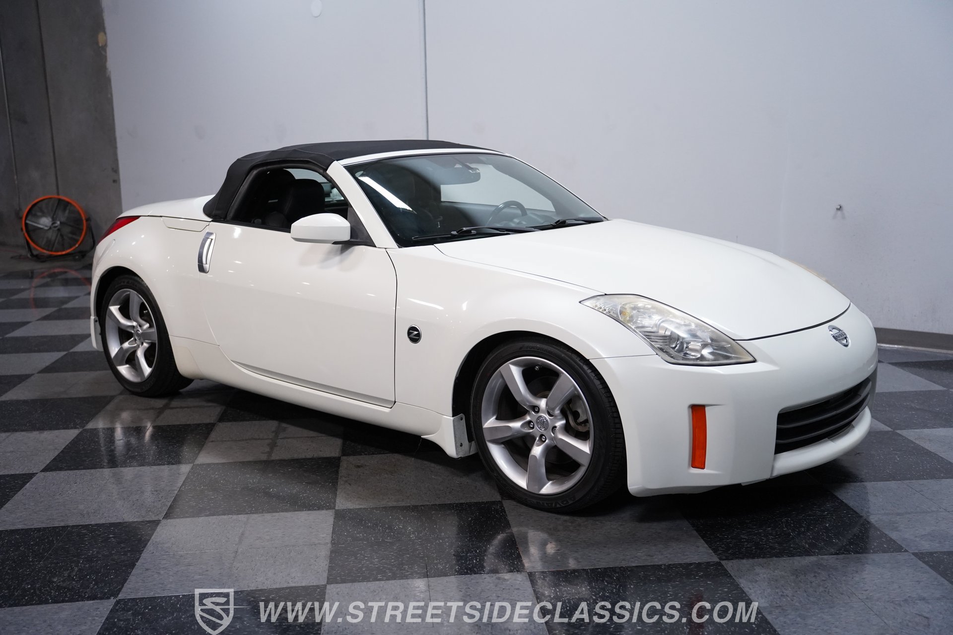 Used 2007 Nissan 350Z Touring RWD image 13