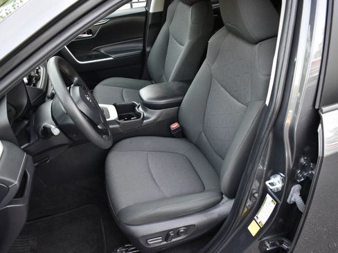 Used 2024 Toyota RAV4 XLE image 18